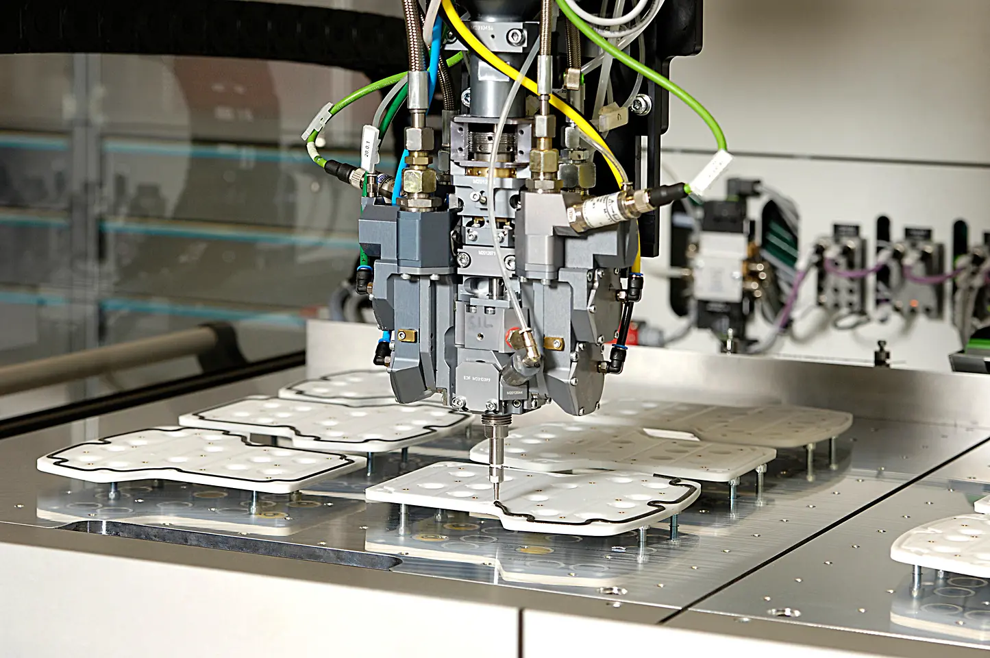 Users receive material, machine and the process from a single source by Henkel.