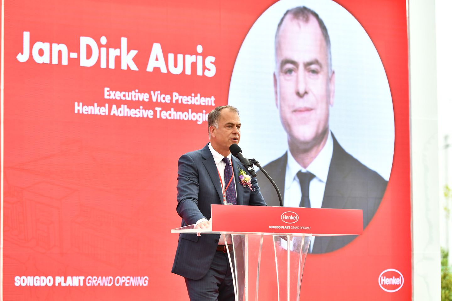 Jan-Dirk Auris, Executive Vice President Henkel Adhesive Technologies