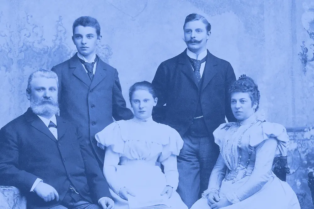 The family of company founder Fritz Henkel. Seated: Fritz and Elisabeth with daughter Emmy. Standing: sons Hugo (left) and Fritz Jr.