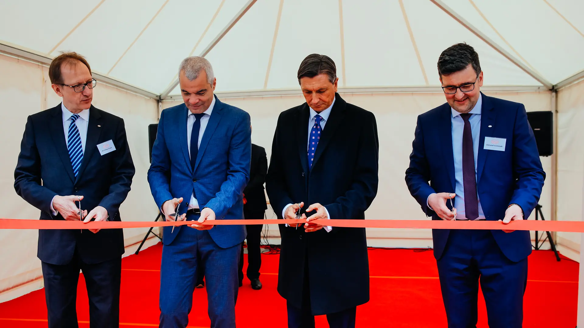 Slovesnost ob prerezu traku ob odprtju nove čistilne naprave v prostorih Henkla Maribor. Udeležili so se je predsednik Republike Slovenije Borut Pahor, župan Maribora Saša Arsenovič, nemški veleposlanik v Sloveniji Klaus Riedel in avstrijska veleposlanica v Sloveniji mag. Sigrid Berka.