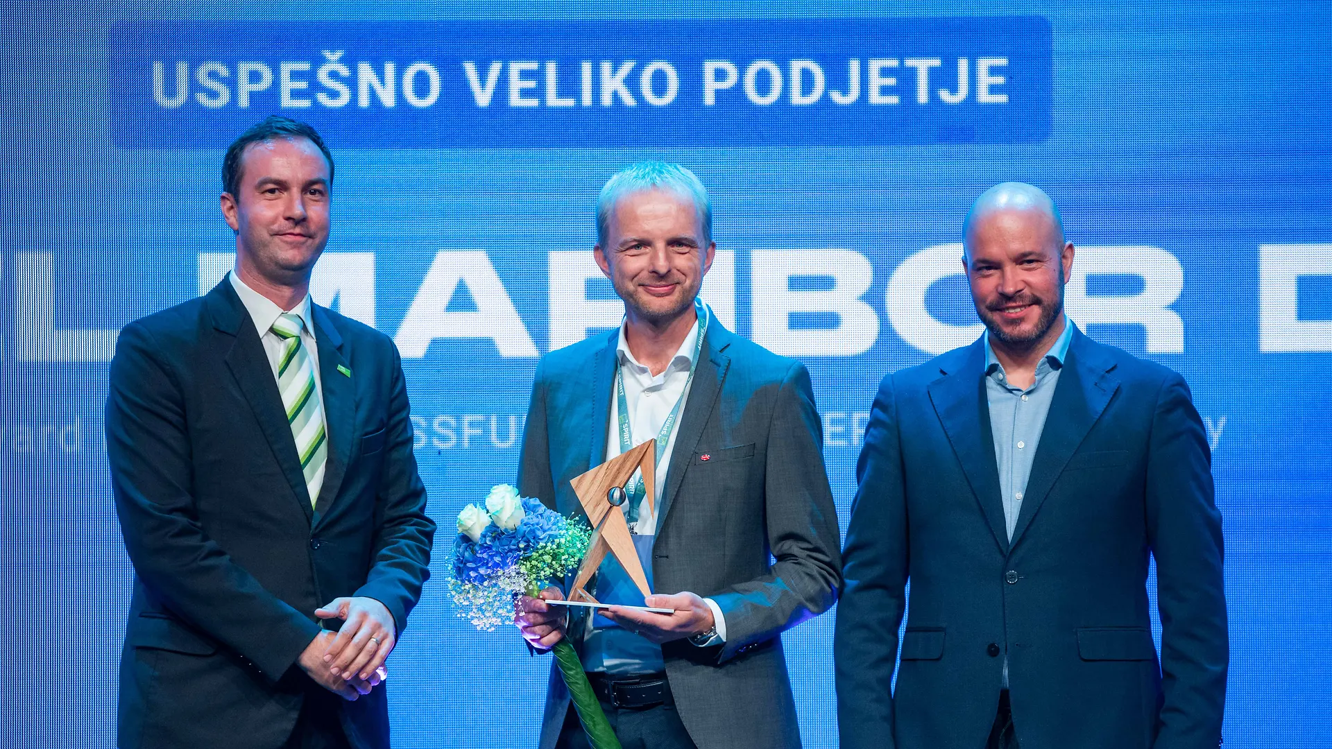 Svečana podelitev nagrad, na fotografiji Rok Capl, direktor podjetja SPIRIT Slovenija, Borut Suhadolnik, vodja tehničnega vodenja pri Henklu, Matevž Frangež, državni sekretar na Ministrstvu za gospodarstvo, turizem in šport